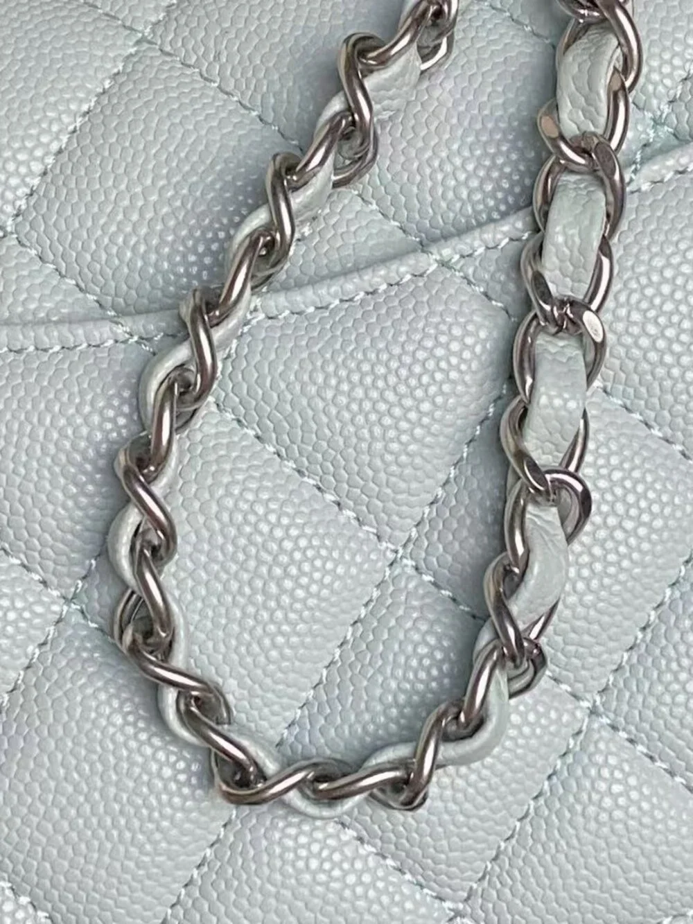 Classic CHANEL Bag: A Stylish and Versatile Choice for Elegance